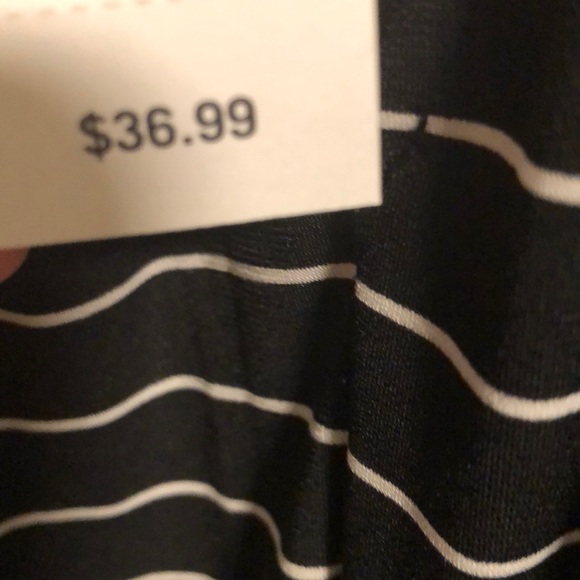 Banana republic top. Black with white stripes - Picture 5 of 7